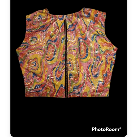 Psychedelic print Peekaboo opening sleeves CROP top. - Picture 6 of 6